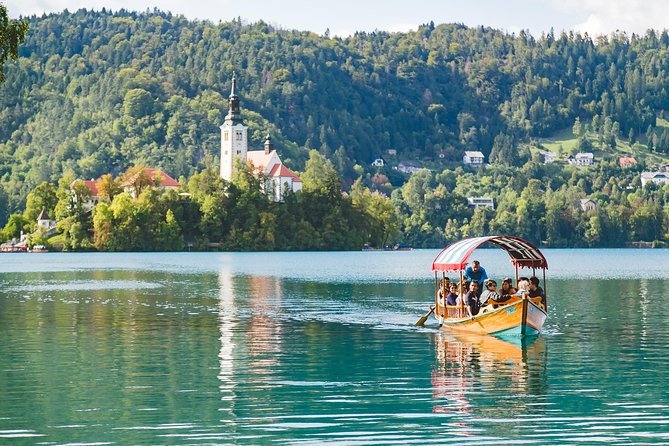 Lakes Bled & Bohinj and Vintgar Gorge Small-Group Day Trip from Ljubljana - Getting around in comfort: minivan, English guide, and small-group logic