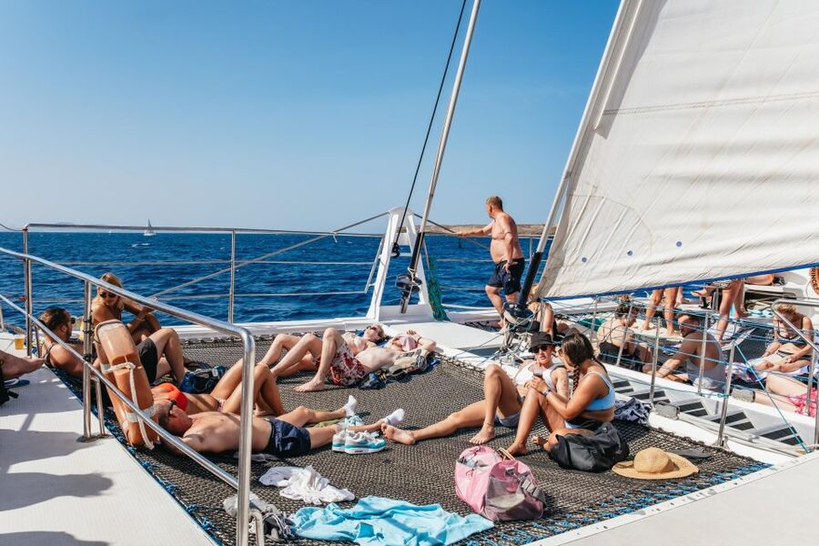 Lanzarote: Day Trip to the Papagayo Beaches by Catamaran - Boarding Líneas Romero: Mojito Welcome and the Crew’s Pace