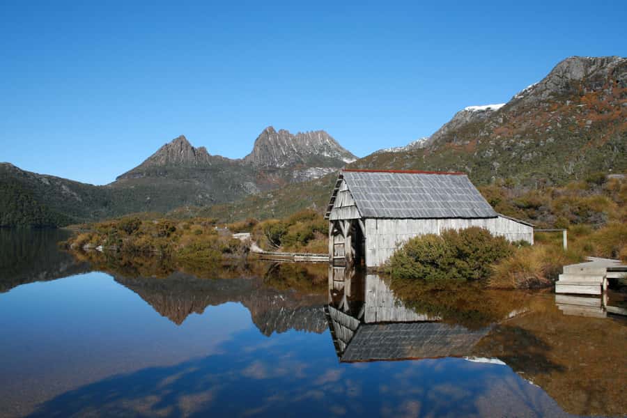 Launceston: Cradle Mountain Guided Active Day Trip - The early drive and the Sheffield murals warm-up