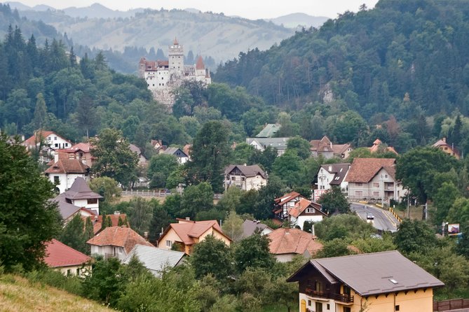 Libearty Bear Sanctuary and Dracula's Castle - Day Tour from Bucharest - Bran Castle: Dracula vibes, history, and crowd reality