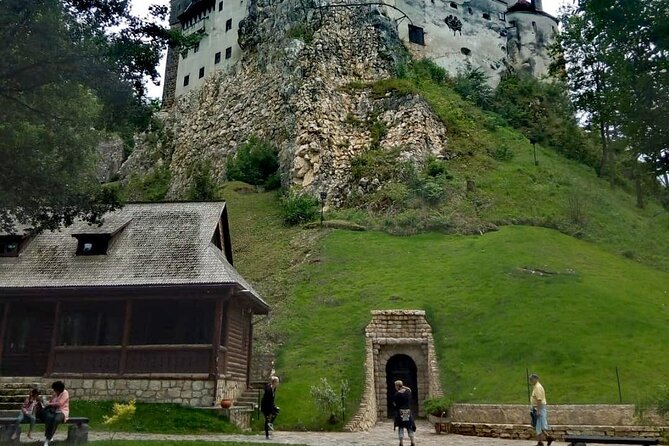 Libearty Bear Sanctuary and Dracula's Castle - Day Tour from Bucharest - Value check: is the $187 price fair for this route?