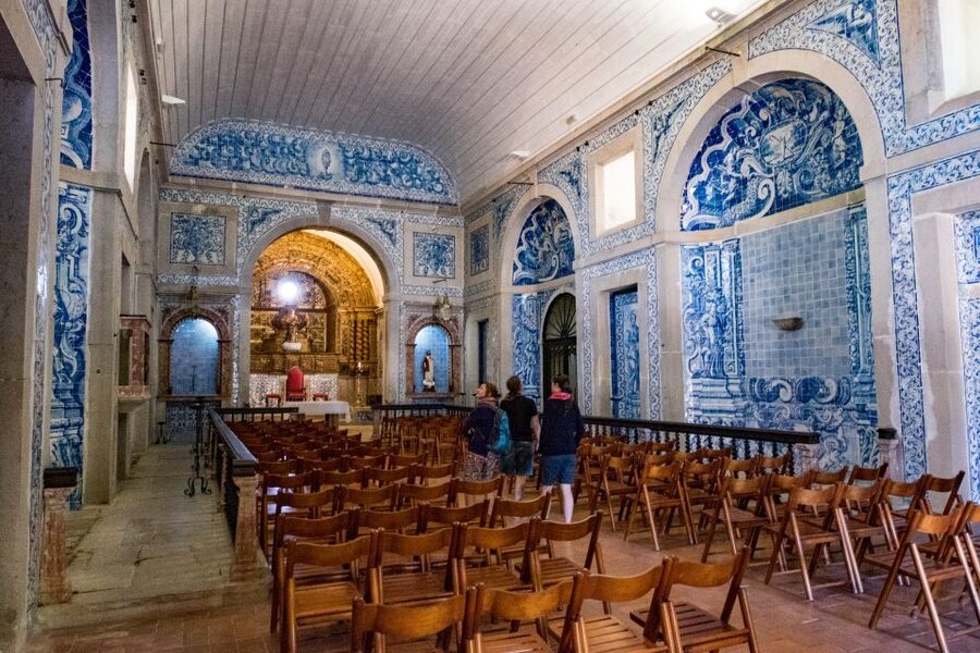 Lisbon: Arrábida Natural Park and Sesimbra Day Trip - St. Margareth’s Cave and Portinho da Arrábida: sea views with a walk