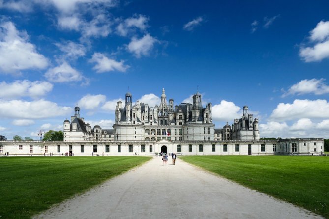 Loire Valley Castles Day Trip from Paris with Complementary Wine - The Blois Lunch Stop: A Good Reset, But Watch the Walks