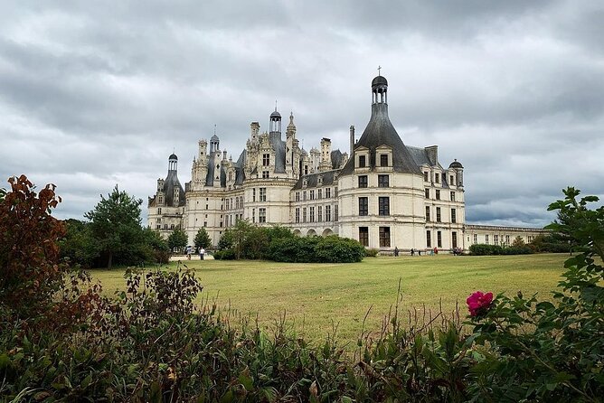 Loire Valley Castles Small-Group Day Trip from Paris - Amboise: Leonardo’s Last Rest and the Best Views Over the Loire