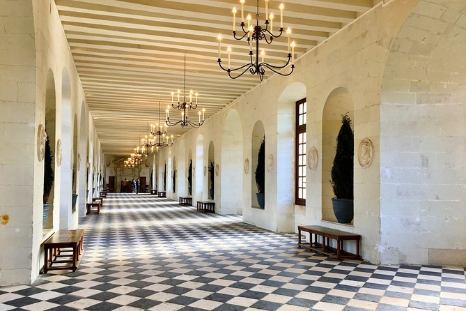 Loire Valley Royal Castles Guided Small group Day Trip from Paris - Amboise lunch break: where to recharge before the royal château