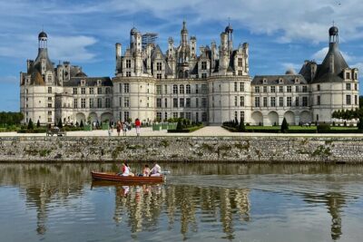 Loire Valley Royal Castles Guided Small group Day Trip from Paris - Comfort and group size in the Mercedes minivan
