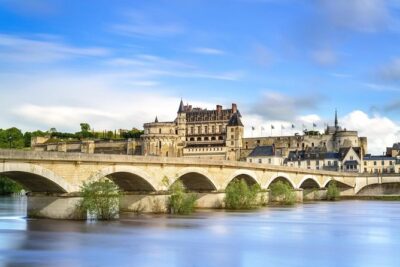 Loire Valley Wine and Castles Small-Group Day Trip from Paris - Chateau de Chenonceau: The Ladies Chateau Over the River