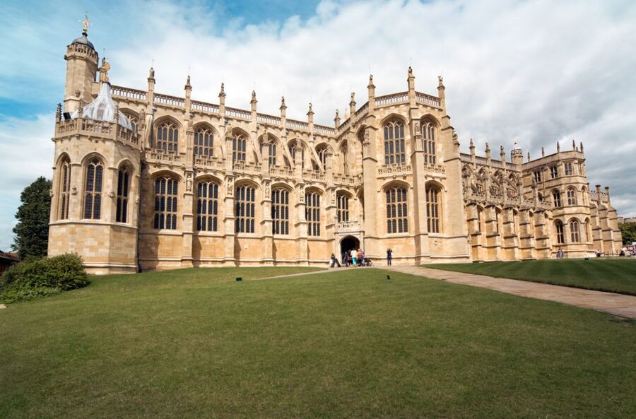 London: Stonehenge, Windsor, and Bath Day Trip by Bus - Bath by the River Avon: Abbey Views, Pulteney Bridge, and UNESCO City Vibes