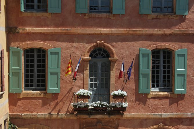 Luberon Market & Villages Day Trip from Aix-en-Provence - Roussillon: Thursday Market Browsing and a Good Hour to Roam