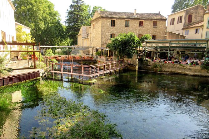 Luberon Market & Villages Day Trip from Aix-en-Provence - La Fontaine de Vaucluse: The River Stop That Could Vanish in 2026