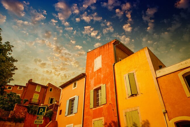 Luberon Small-Group Day Trip from Avignon - Roussillon ochre streets and the Ochre Trail option