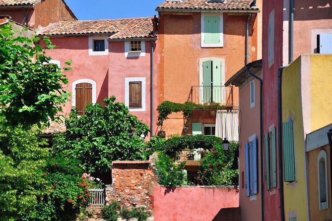 Luberon Villages Half-Day Tour from Aix-en-Provence - Bonnieux photo stop: short, scenic, and made for pictures