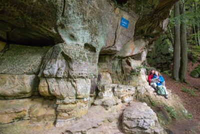 Luxembourg: Nature & Castle Day Trip - Getting there: van comfort, WiFi, and the audio setup