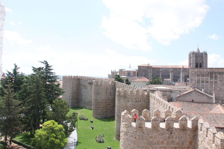 Madrid: Avila and Segovia Day Trip with Tickets to Monuments - Basilica de San Vicente: Romanesque Inside, Not Just Outside