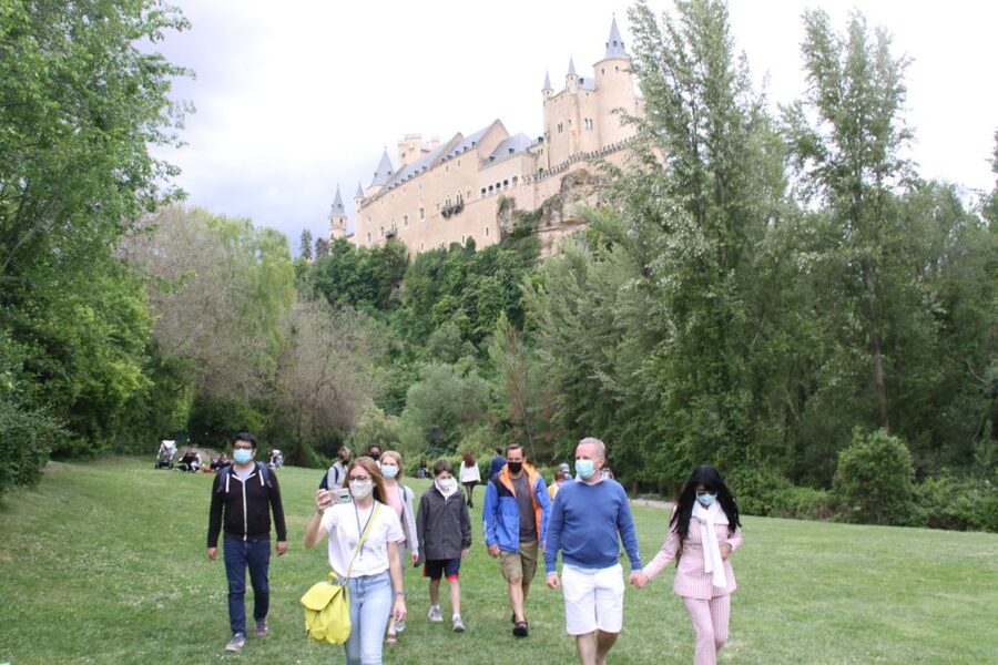Madrid: Avila and Segovia Day Trip with Tickets to Monuments - Ávila Cathedral and Plaza Mayor: Getting Oriented Like a Local