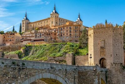 Madrid: Day Trip to Toledo with Walking Tour & Small Group - Toledo Cathedral and Plaza del Ayuntamiento: Seeing the Center in the Right Order