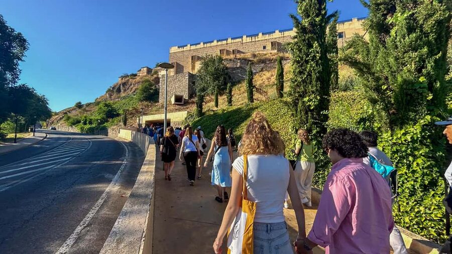 Madrid: Segovia, Ávila & Toledo Day Trip with Optional Lunch - Comfort, guides, and day-to-day logistics that matter