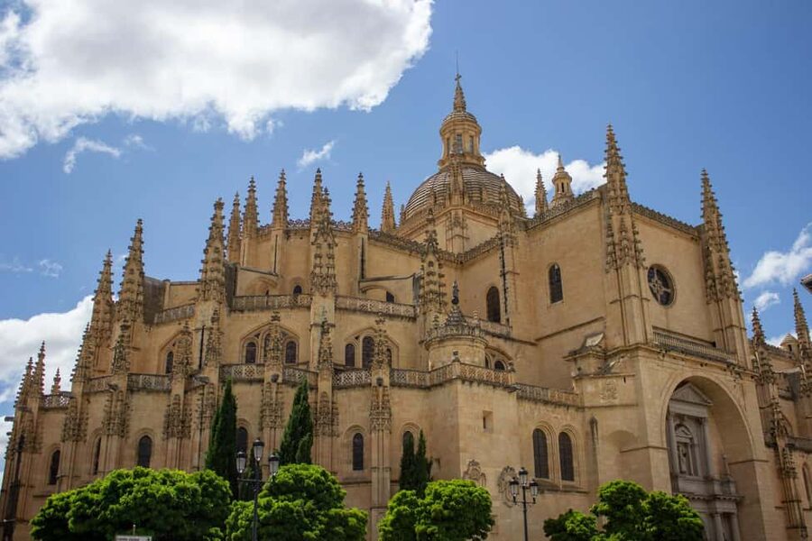 Madrid: Segovia, Ávila & Toledo Day Trip with Optional Lunch - Toledo first: viewpoints, Zocodover Square, and the walk toward the cathedral