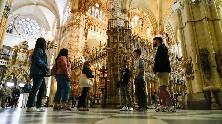 Madrid: Toledo Day Trip with Winery Visit and Wine Tasting - San Juan de los Reyes and the monastery walk-through