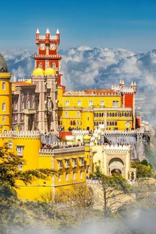 Magical Day Trip: Pena Palace, Sintra, CaboDa Roca & Cascais - Sintra Centre: a useful reset between palaces