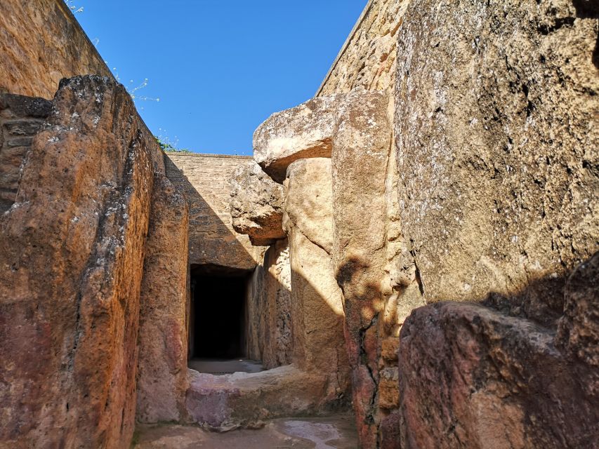Málaga: Dolmens and El Torcal de Antequera Guided Day Trip - Why El Torcal and the dolmens feel oddly connected