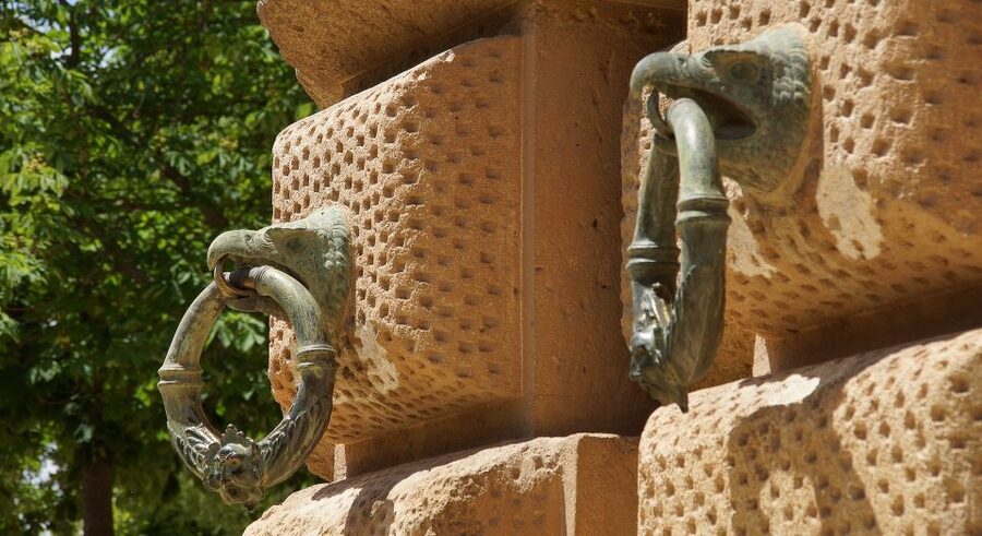 Malaga: Granada Day Trip with Alhambra, Palaces and Gardens - Nasrid Palaces: where your time gets spent (about 2.5 hours)