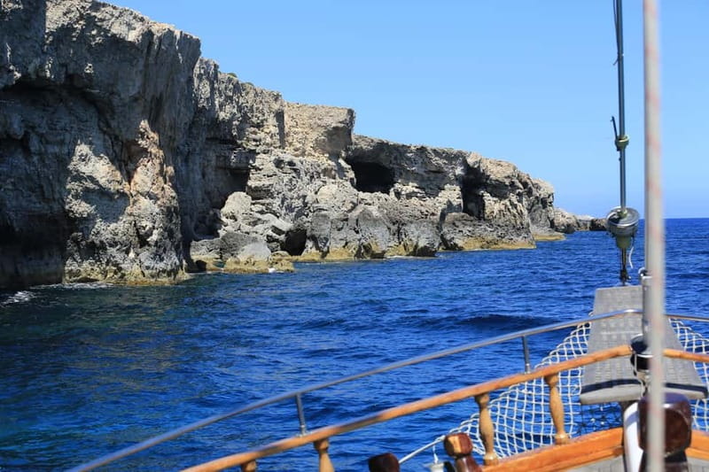 Malta: Comino, Blue Lagoon, + Sea Caves Day Trip - Blue Lagoon (Comino): QR code rules and how to enjoy it