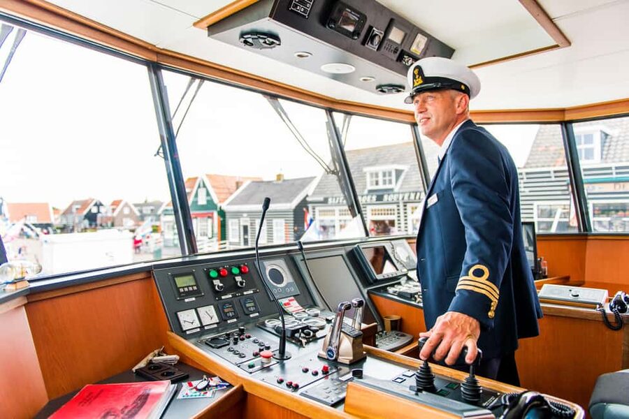 Marken, Volendam, and Edam Full-Day Tour from Amsterdam - Volendam free time: shops, costume photos, and choosing your own pace
