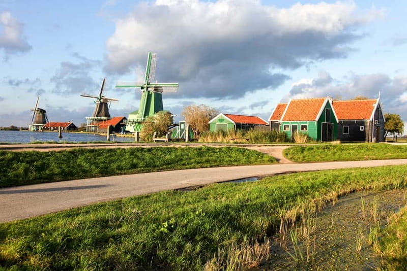 Marken, Volendam, and Edam Full-Day Tour from Amsterdam - Edam on foot: Grote Kerk and the shipyard story behind the cobbles