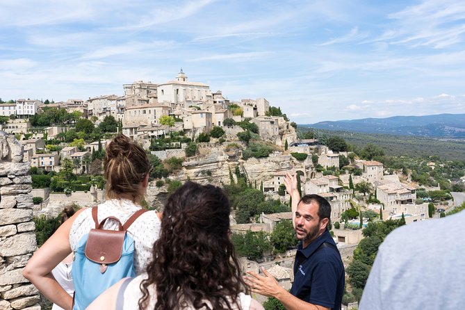 Market & Perched Villages of the Luberon Day Trip from Marseille - How the guide style shapes the experience
