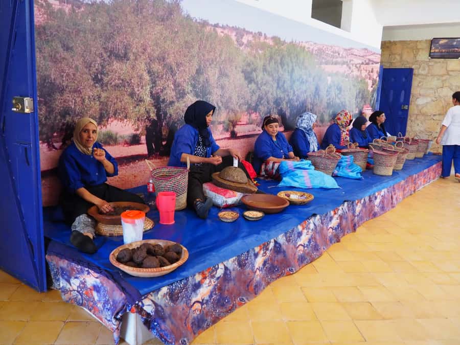 Marrakech: Essaouira Day Trip with Transfers and Co-op Visit - The mid-morning café break: legs, snacks, and practical realities