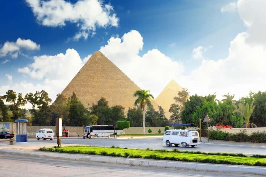 Marsa Alam: Ancient Cairo & Giza Pyramids Day Trip by Plane - Khan el-Khalili: old bazaar lanes and smart shopping time