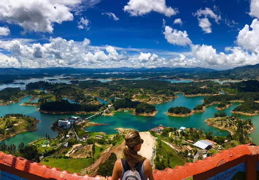 Medellin: Guatapé Day Trip & Boat to Pablo Escobar's Estate - The Peñol-Guatapé Dam and short stops that set up your day