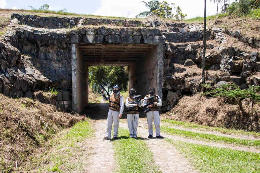 Medellin: Guatapé Day Trip & Boat to Pablo Escobar's Estate - Guatapé town: the colorful streets and the “2-hour window” strategy