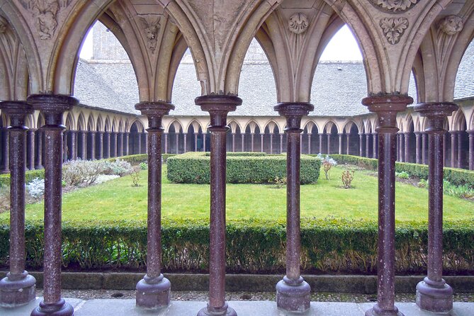 Mont Saint Michel Day Trip from Paris with English Speaking Guide - Shuttle vs. Walk: The 40-Minute Choice From Parking