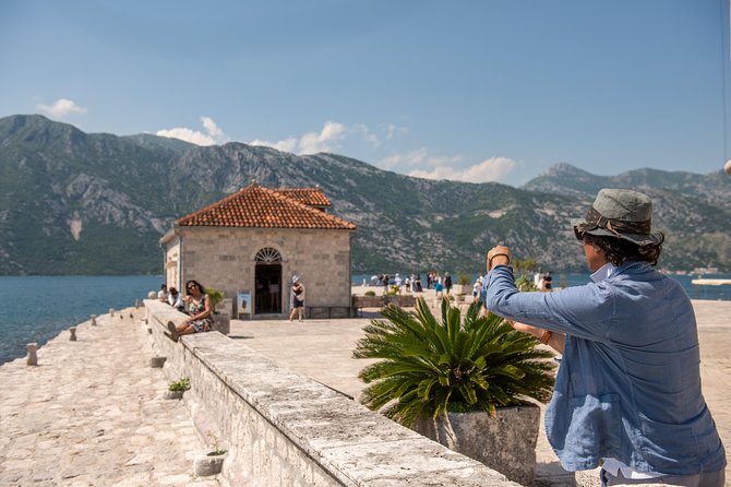 Montenegro: Bay of Kotor Day Trip from Dubrovnik English -Español - Stop 1: Kotor Old Town—walled views, guided time, and crowd reality