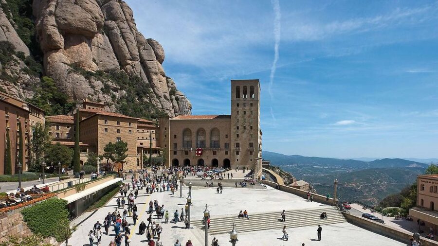 Montserrat: Morning or Afternoon Half-Day Trip with Pickup - How the whole 5 hours feels: pacing that respects a half day