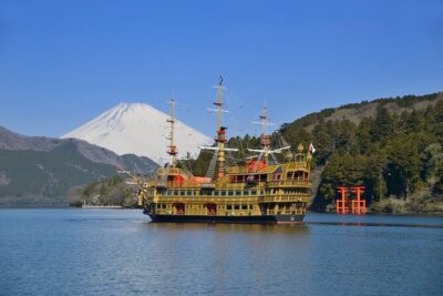 Mt. Fuji & Hakone: Fuji Sengen Shrine, Cruise, and Ramen-Making - Arakura Fuji Sengen Shrine: Stair Steps, Pagoda Views, and Two Mini-Shrines