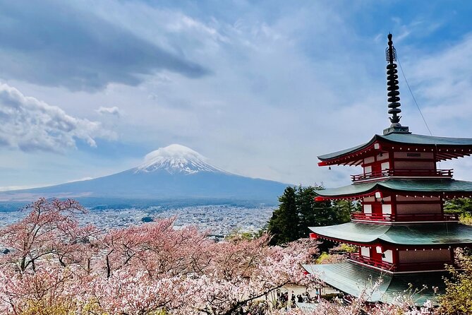 Mt Fuji Private Day Trip from Tokyo with English Speaking Driver - Chureito Pagoda in Arakurayama Sengen Park: classic Fuji, easy walking