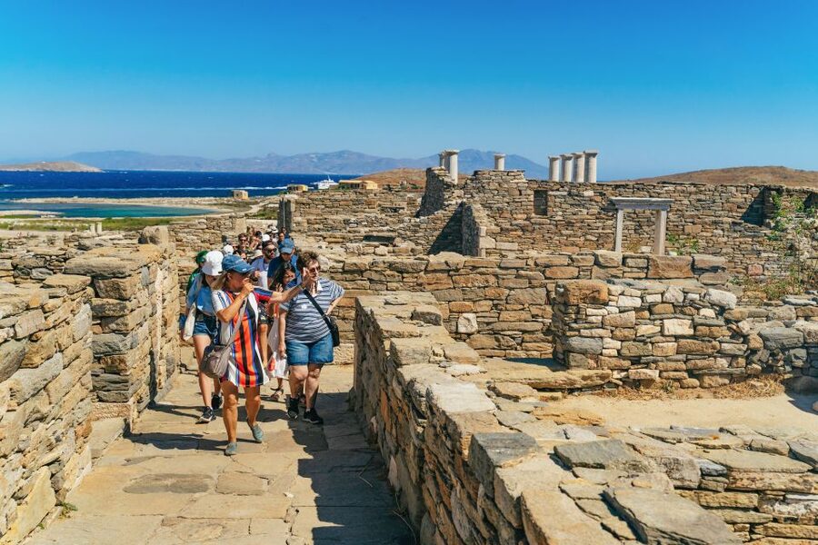 Mykonos Town: Archaeological Site of Delos Guided Day Trip - The guided walk on Delos: how the art and ruins connect