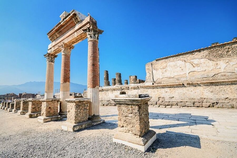 Naples: Day Trip to Pompeii and Capri - Capri viewpoints on a time budget: Piazzetta, Gardens of Augustus, and Faraglioni