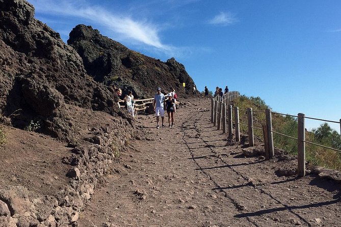 Naples: Pompeii & Mt Vesuvius All-Inclusive Small Group w/ Lunch - Group size and what it feels like on the ground (up to 40 people)