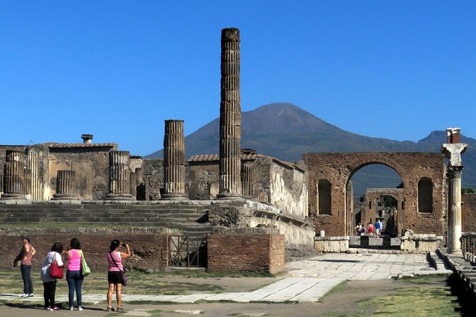 Naples: Pompeii & Mt Vesuvius All-Inclusive Small Group w/ Lunch - Getting picked up in Naples (and not losing the whole day to logistics)