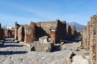 Naples: Tour of Mt Vesuvius and Pompeii w/ Lunch & Wine tasting - Mt Vesuvius lunch and wine tasting: the break you’ll feel