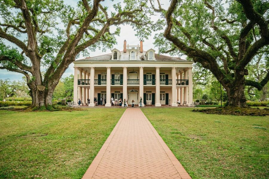 New Orleans: Oak Alley Plantation and Swamp Cruise Day Trip - A packed day from hotel pickup to bayou return