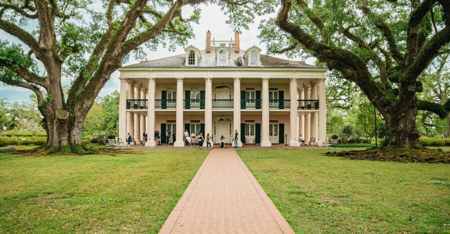 New Orleans: Oak Alley Plantation and Swamp Cruise Day Trip - The Vacherie break and Jean Lafitte National Historical Park stop: wetlands culture beyond the plantation