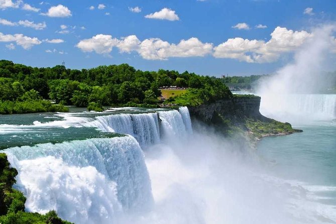Niagara Falls and Niagara-on-the-Lake Day Tour from Toronto - Niagara-on-the-Lake: 1 hour of heritage streets you can actually enjoy