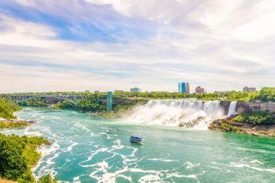 Niagara Falls: Canadian Side Day Trip with Maid of The Mist - Maid of the Mist in summer: why the boat ride is the centerpiece