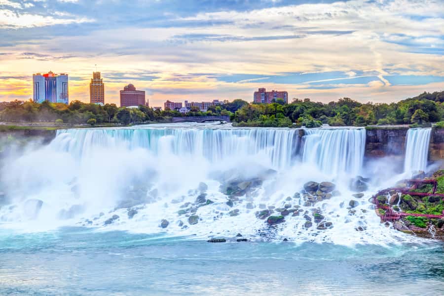 Niagara Falls: Canadian Side Day Trip with Maid of The Mist - The schedule in 4–5 hours: what you gain, what you give up