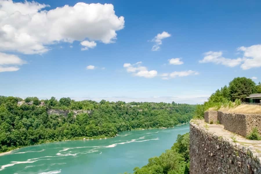 Niagara Falls: Canadian Side Day Trip with Maid of The Mist - Guide-led commentary: why some tours feel effortless